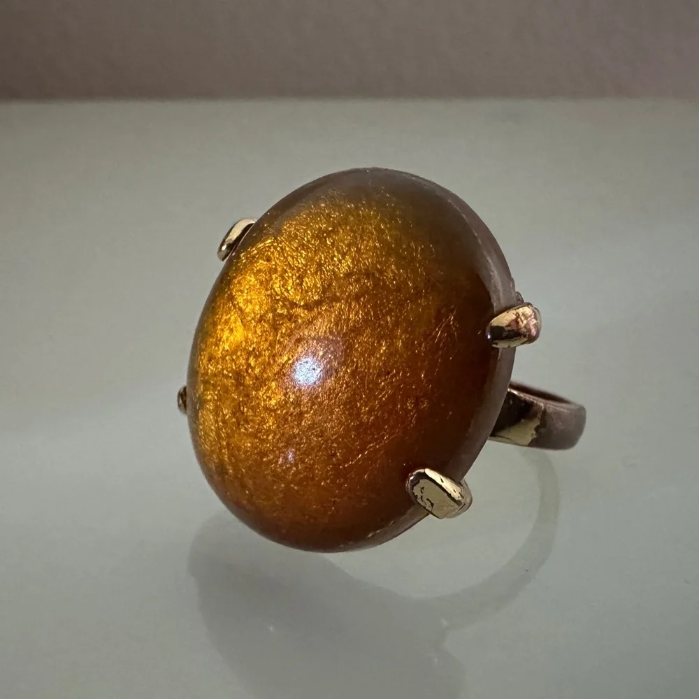 Elegant Gold-Tone Statement Ring - Picture 4 of 4